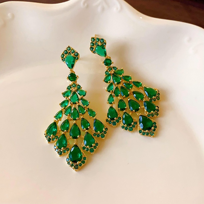 Agujas de plata transfronterizas flores de zircón aretes de bordillo estilo de moda pernos de auriculares lujosos de alto nivel de diseño de auriculares nicho