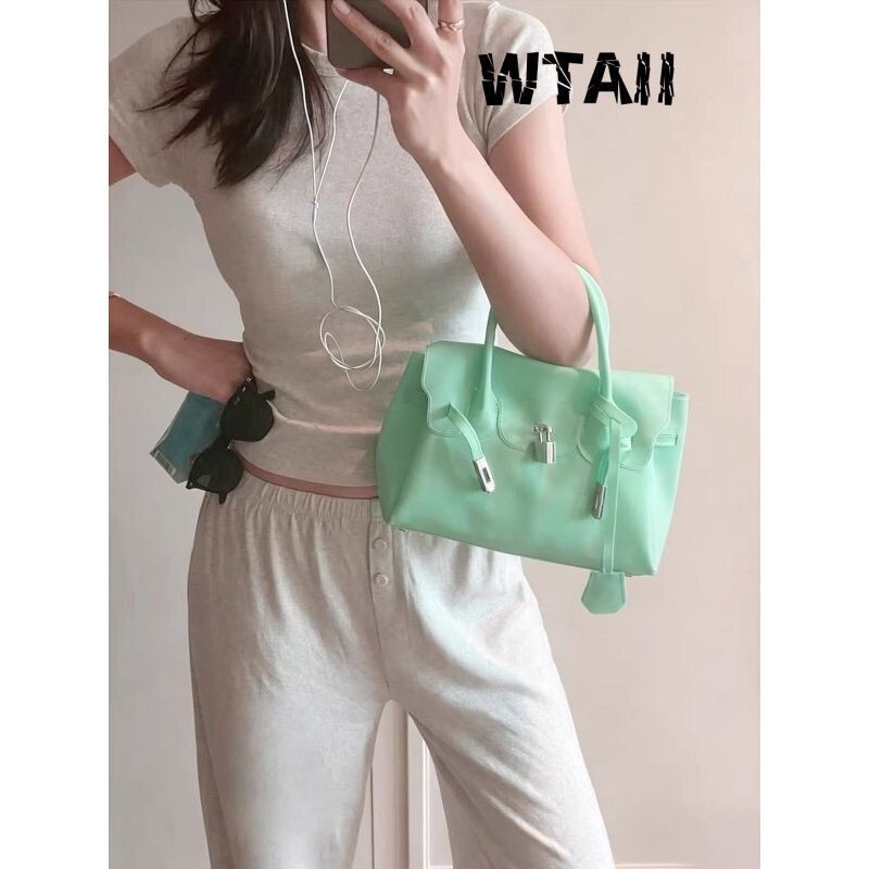 2026 New Transparent Jelly Shoulder Lock Handbag Kelly Bag Small Crossbody Versatile Commuter Tote Bag for Women 2026 New Transparent Jelly Shoulder Lock Handbag Kelly Bag Small Crossbody Versatile Commuter Tote Bag for Women