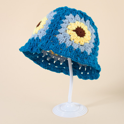 Japanese-style retro hole flower handmade knitted winter hat for women, sweet and versatile, haircap to make the face look smaller, trendy
