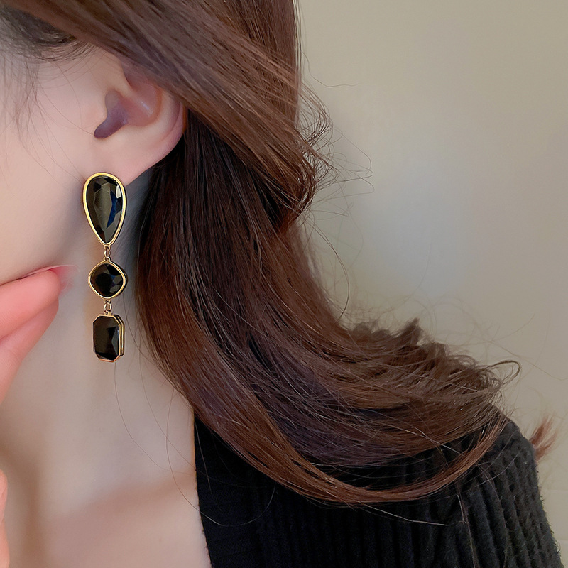 Fashion Oval Titanium Steel Plating Zircon Earrings 1 Pair