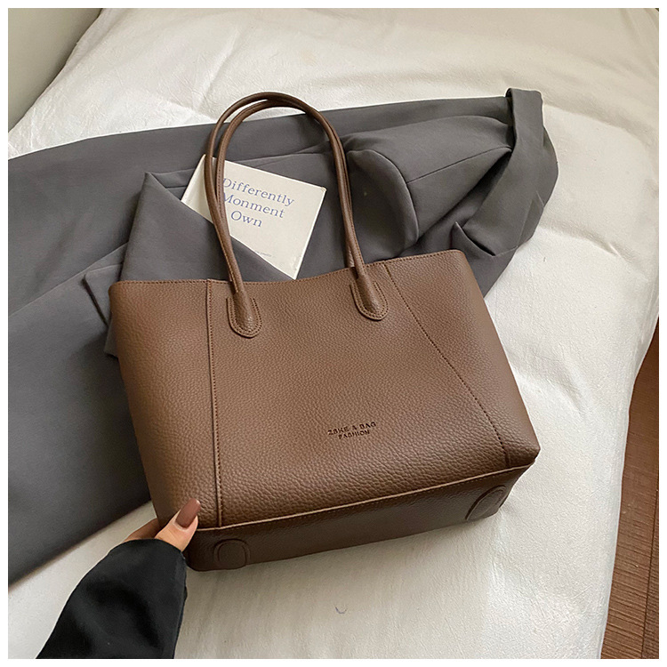 Casual bolsa de gran capacidad para mujeres 2025, nueva ciudad coreana simple alta sensación de viaje de moda bolso de hombro