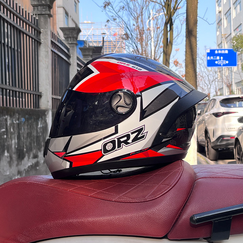 홍차를 곁들인 붉은 비룡