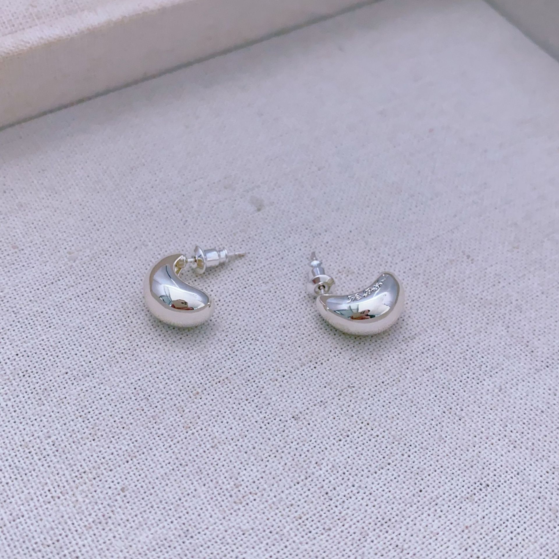 Men’s Titanium Stud And Small Hoop Earring Set Is Hypoallergenic, Tarnish-resistant And Ideal For Daily Wear. Sleek And Modern, It Creates Stunning L_voghion.com