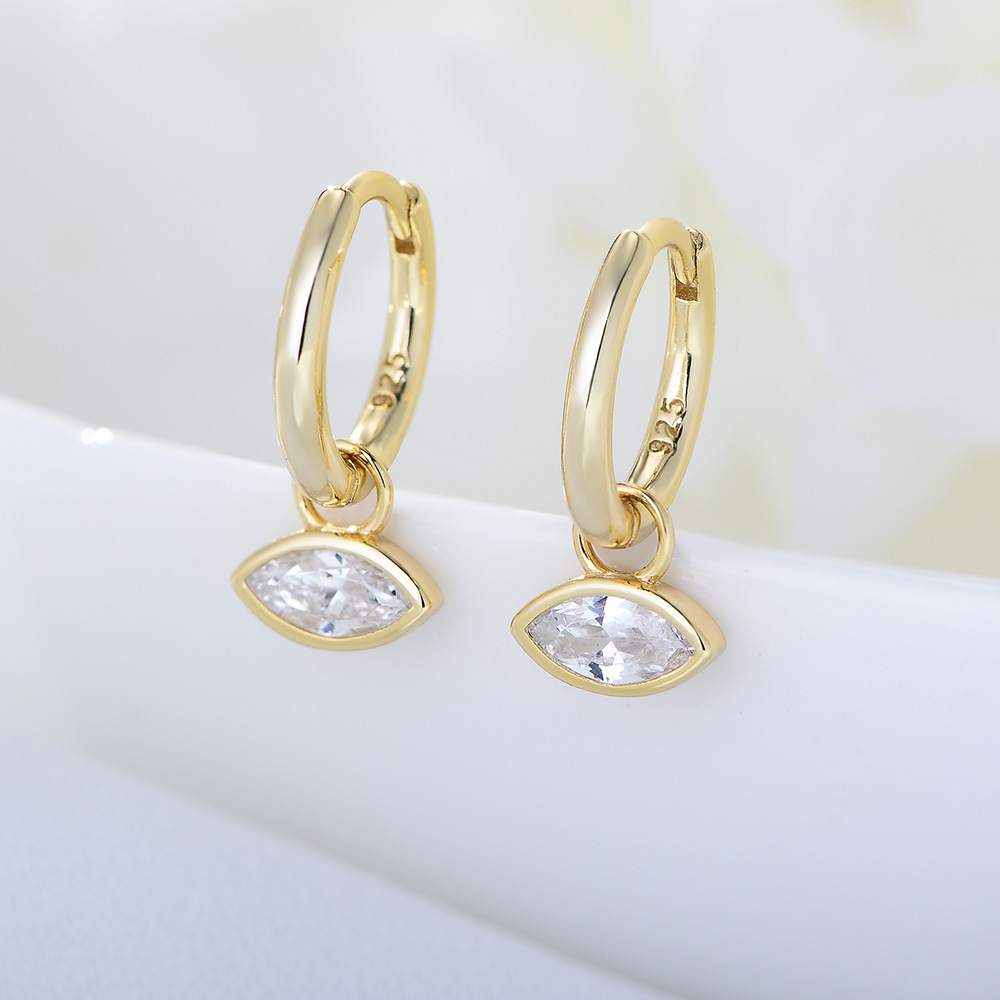 Nuevo 925 pendientes de plata esterlina traje combinación pequeños pendientes de circón personalizados estilo europeo y americano ins elegantes pendientes de mujer