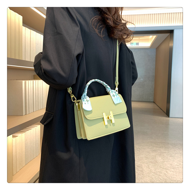 Chain Shoulder Bag 11