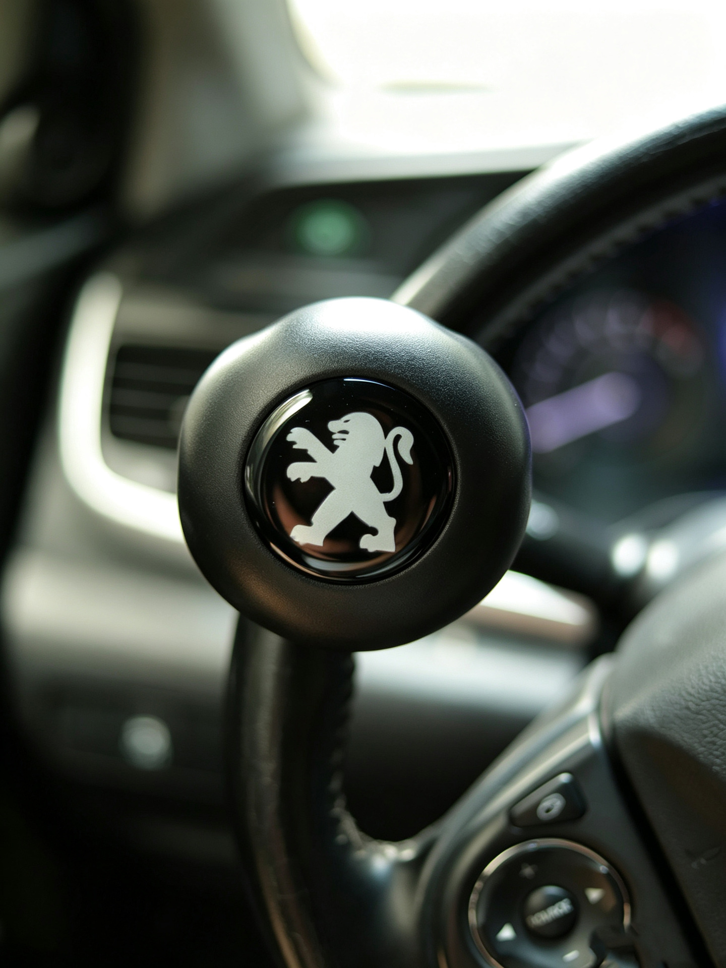 Universal steering wheel ball for cars, trucks, tractors, etc. Suitable for cross-border shipping