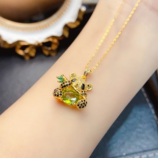 New natural olivine pendant S925 silver inlaid main stone 7*9mm Joker net red explosions women's jewelry wholesale