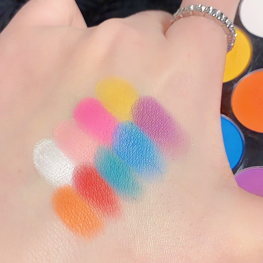 Miss lara's nine-color eyeshadow is naturally not prone to pearlescent smudging, with a matte macaron transparent box eyeshadow palette undefined