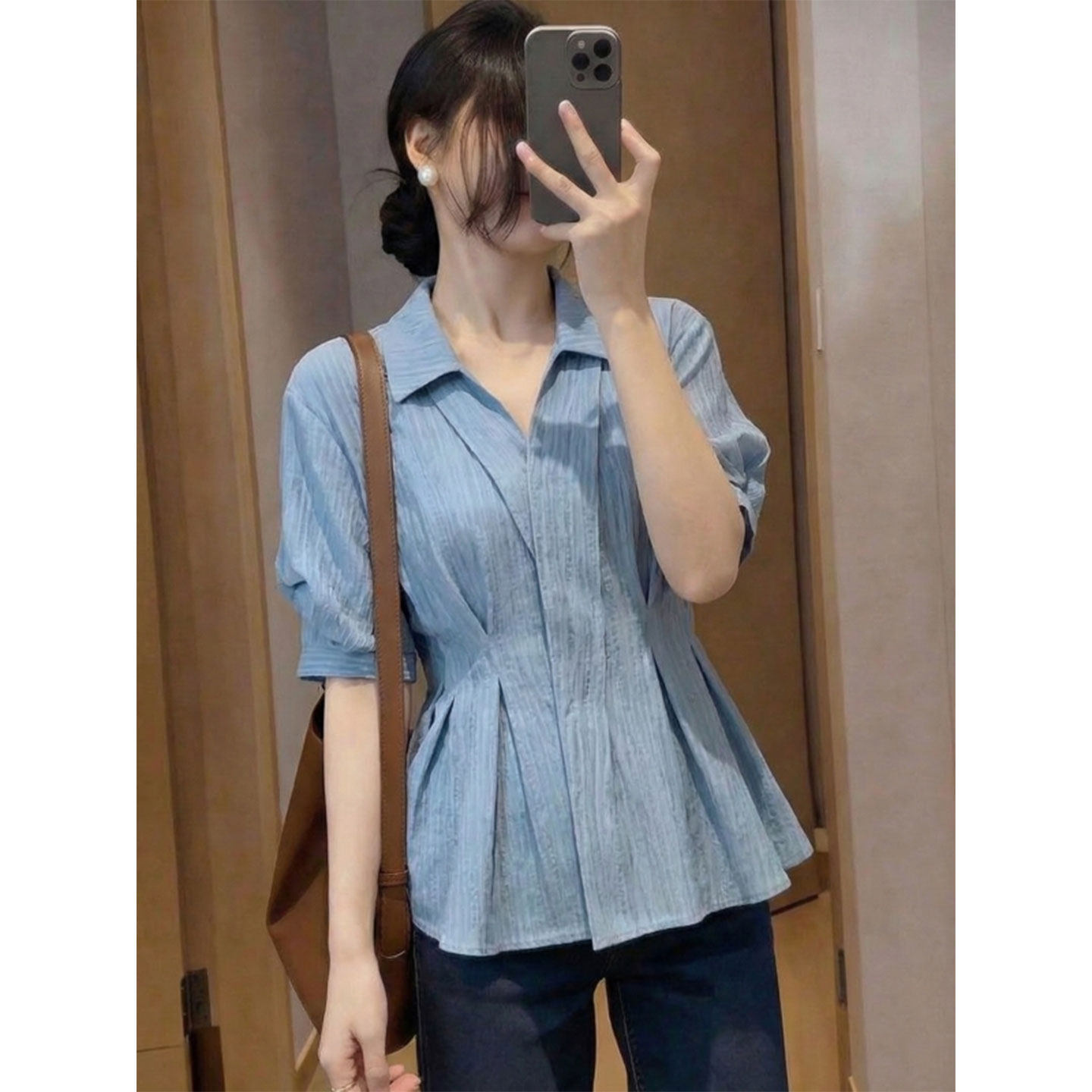 Áo sơ mi polo nữ tay ngắn cổ bẻ, dáng suông thắt eo, phối bồng nhẹ — màu xanh nhạt chi tiết 3