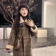 羊羔毛翻领格子毛呢外套女秋冬季中长款气质轻熟羽绒加厚呢子大衣