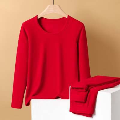 Red set with a round collar