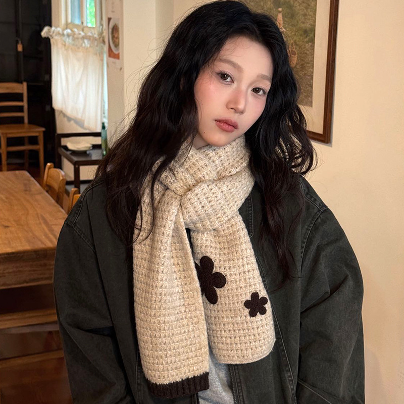 Korean-style new floral chunky yarn handmade wool scarf for women, thickened solid color knitted warm neck warmer for winter, suitable for students Korean-style new floral chunky yarn handmade wool scarf for women, thickened solid color knitted warm neck warmer for winter, suitable for students