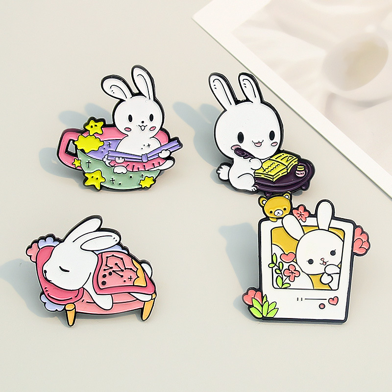 Unisex Gender Enamel Design Cartoon Style Pin Rabbit Flower Alloy Enamel Unisex Brooches