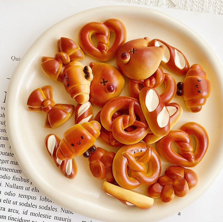 仿真微缩食玩碱水面包法棍 奶油胶树脂diy配件蛋糕娃屋桌面摆件