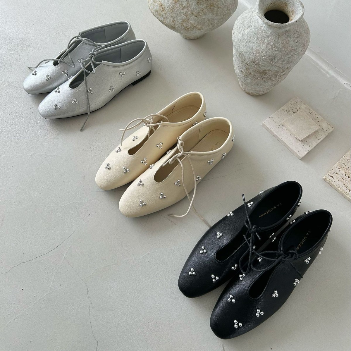 2025 spring new giant good wear shallow mouth fairy style flower rivet square head lace-up shoes shallow mouth French women's shoes