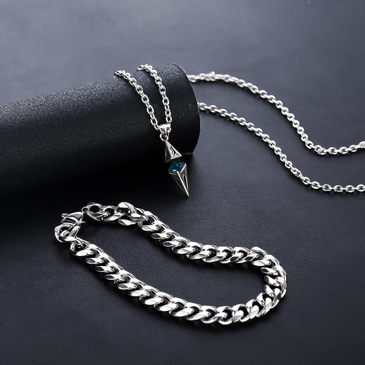 Estilo Simple Estilo Clásico Geométrico Aleación Acero Titanio Enchapado Hombres Pulsera Collar Collares Con Colgante Para Hombre display picture 2