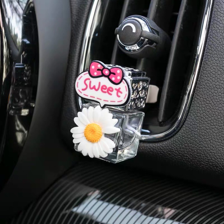 Botella de perfume para automóviles botella vacía auto-agregación aire acondicionado ventilador de salida perfume para automóviles perfume ligero caricatura mujer