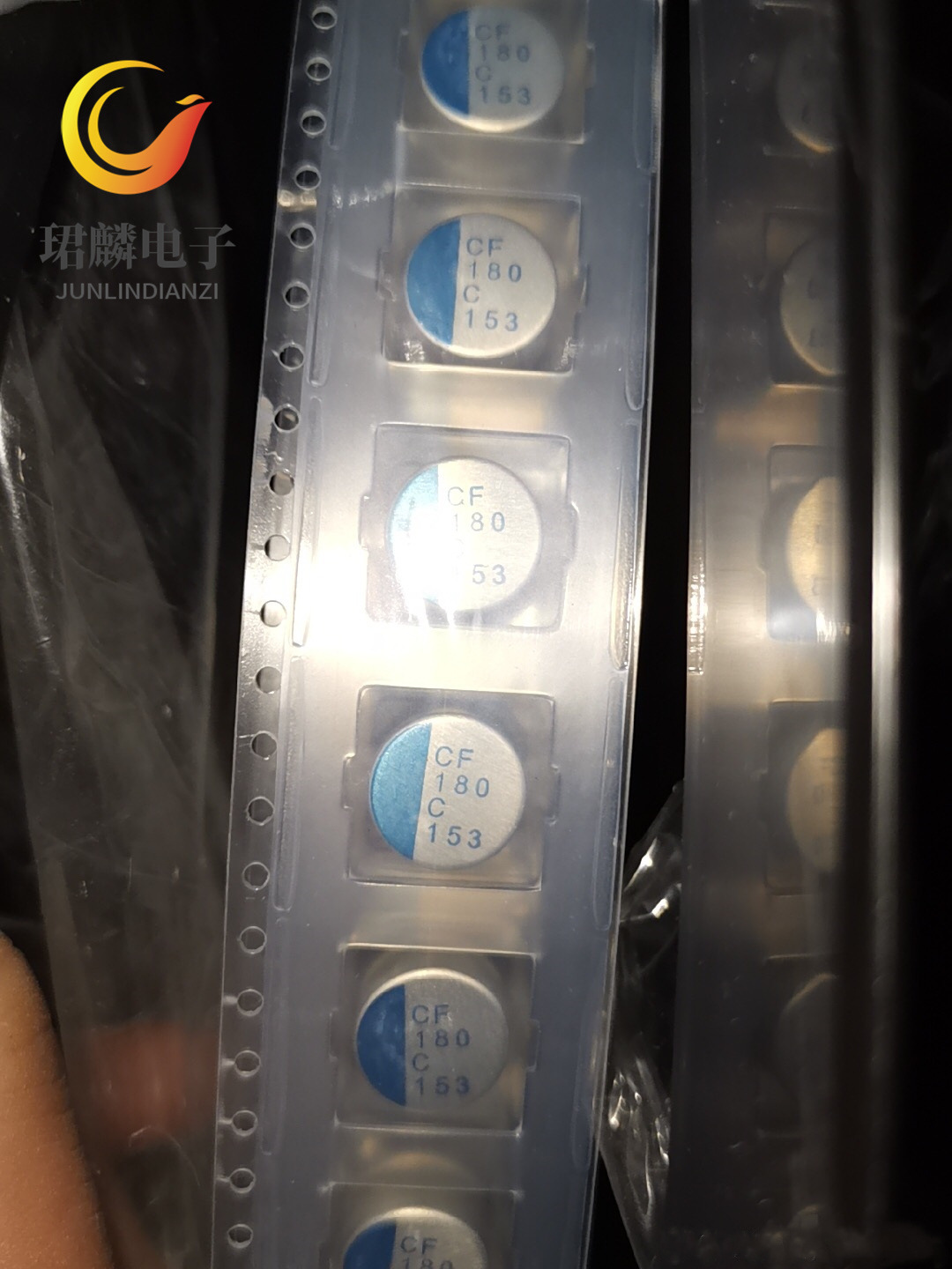 PCF1C181MCL1GS 16V180UF 10X8 尼康PCF贴片固态电容 105度