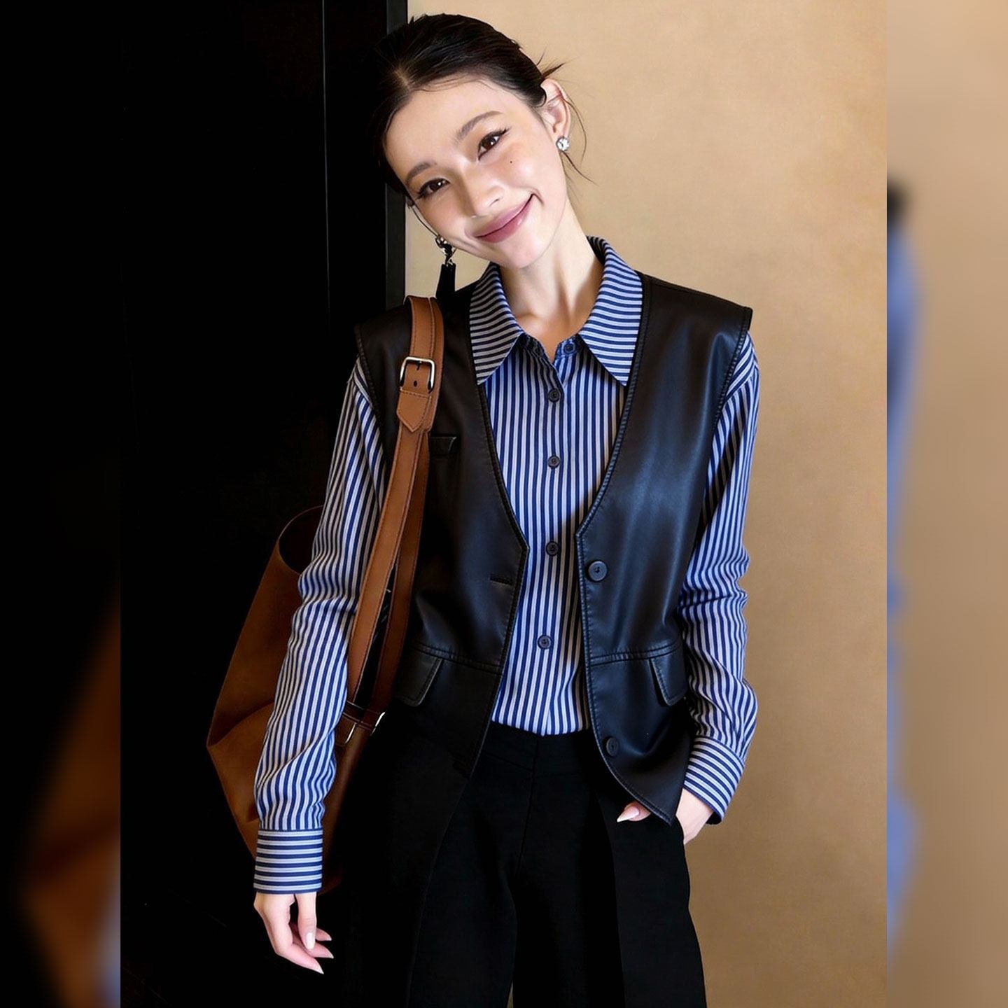 新款日常百搭通勤款黑色马甲条纹衬衫女2026秋季休闲设计感两件套