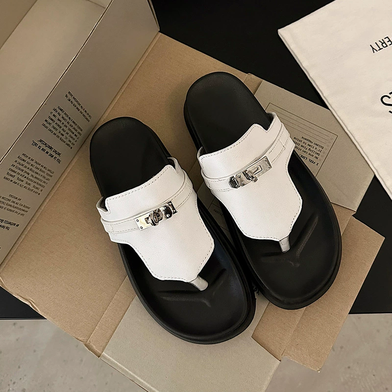 Su Yinyin с классическими Гравированными сандалии на платформе с пряжкой на замке 2023 новые маленькие золотые пряжки с зажимом на носке с круглой головой шлепанцы для женщин