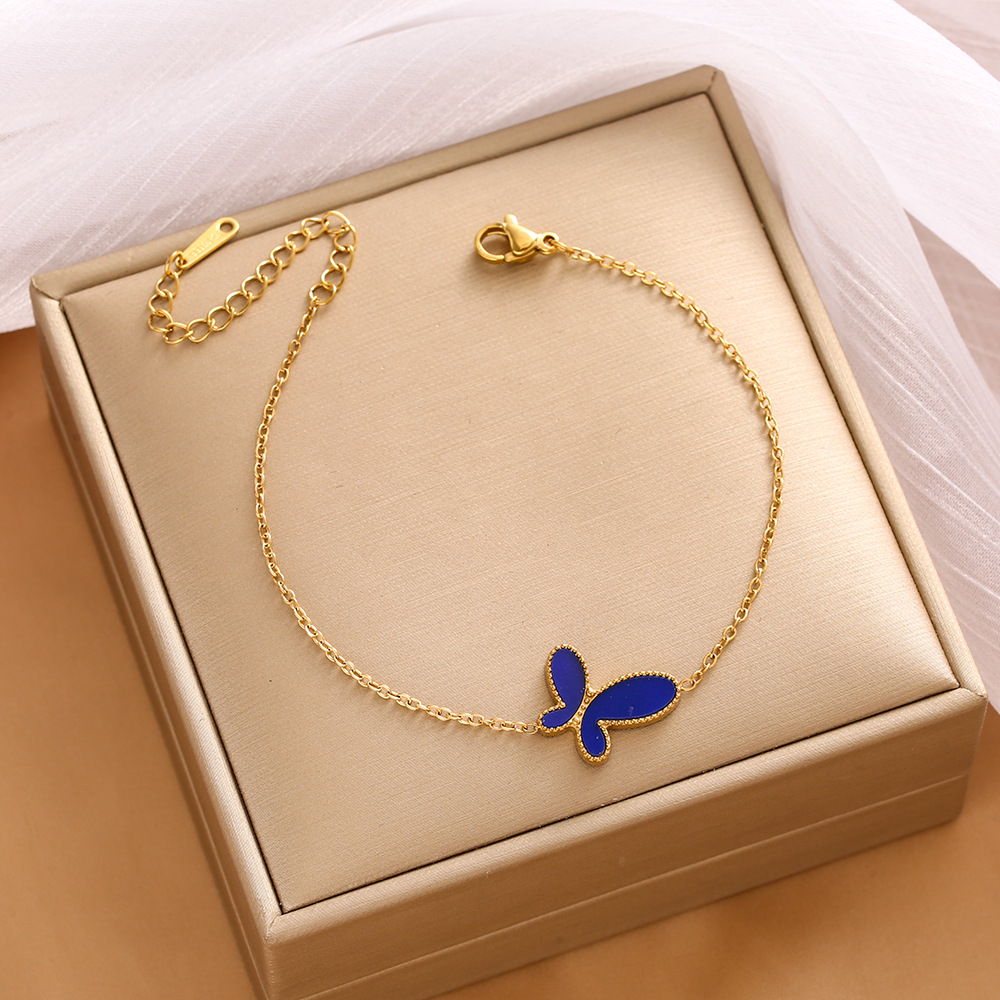 Pulsera de trébol de acero titanium vendedora caliente transfronteriza europea y americana con incrustaciones de concha pulsera colgante pulsera de diseño avanzado sin desvanecimiento al por mayor