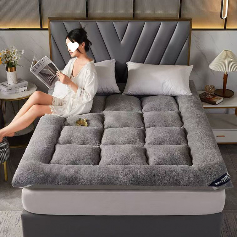 羊の小毛のマットレスのクッションは厚いです。|undefined