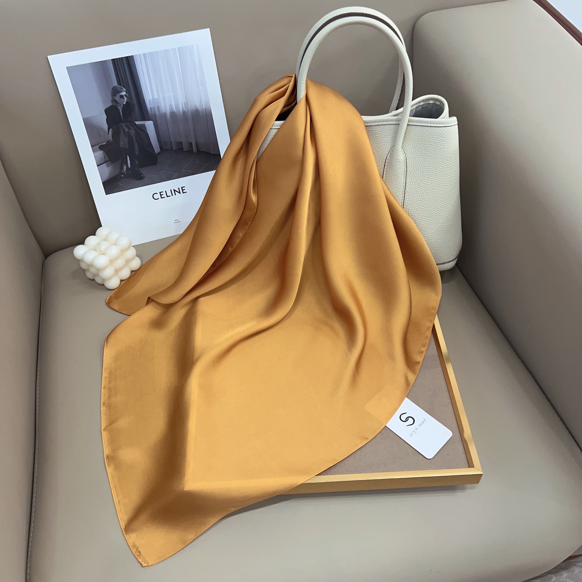 Color sólido pequeña bufanda cuadrada estilo coreano liso de las mujeres simple todo partido primavera y verano Banco Profesional azafata pequeña bufanda Venta caliente