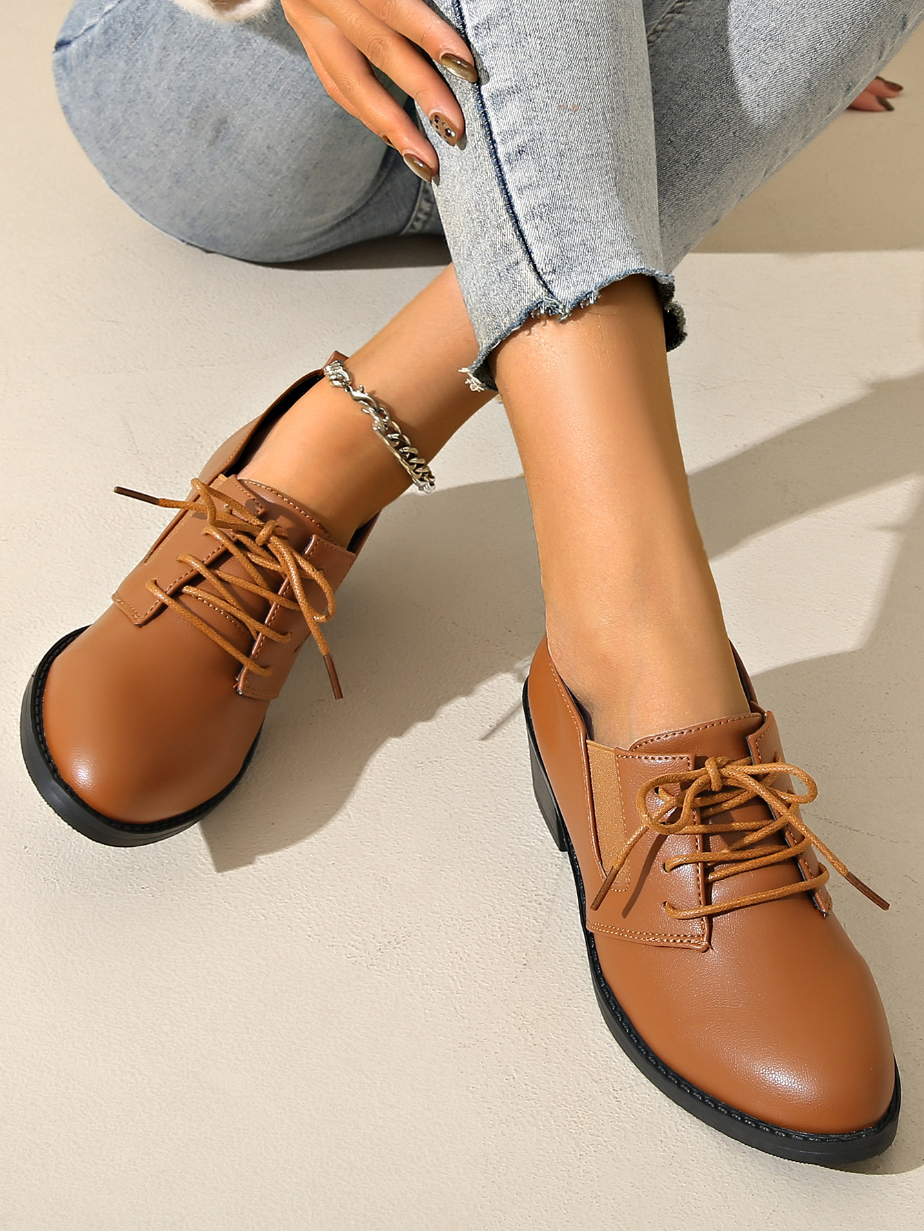 Dames retro veterschoenen met blokhak van leer voor formele look_voghion.com
