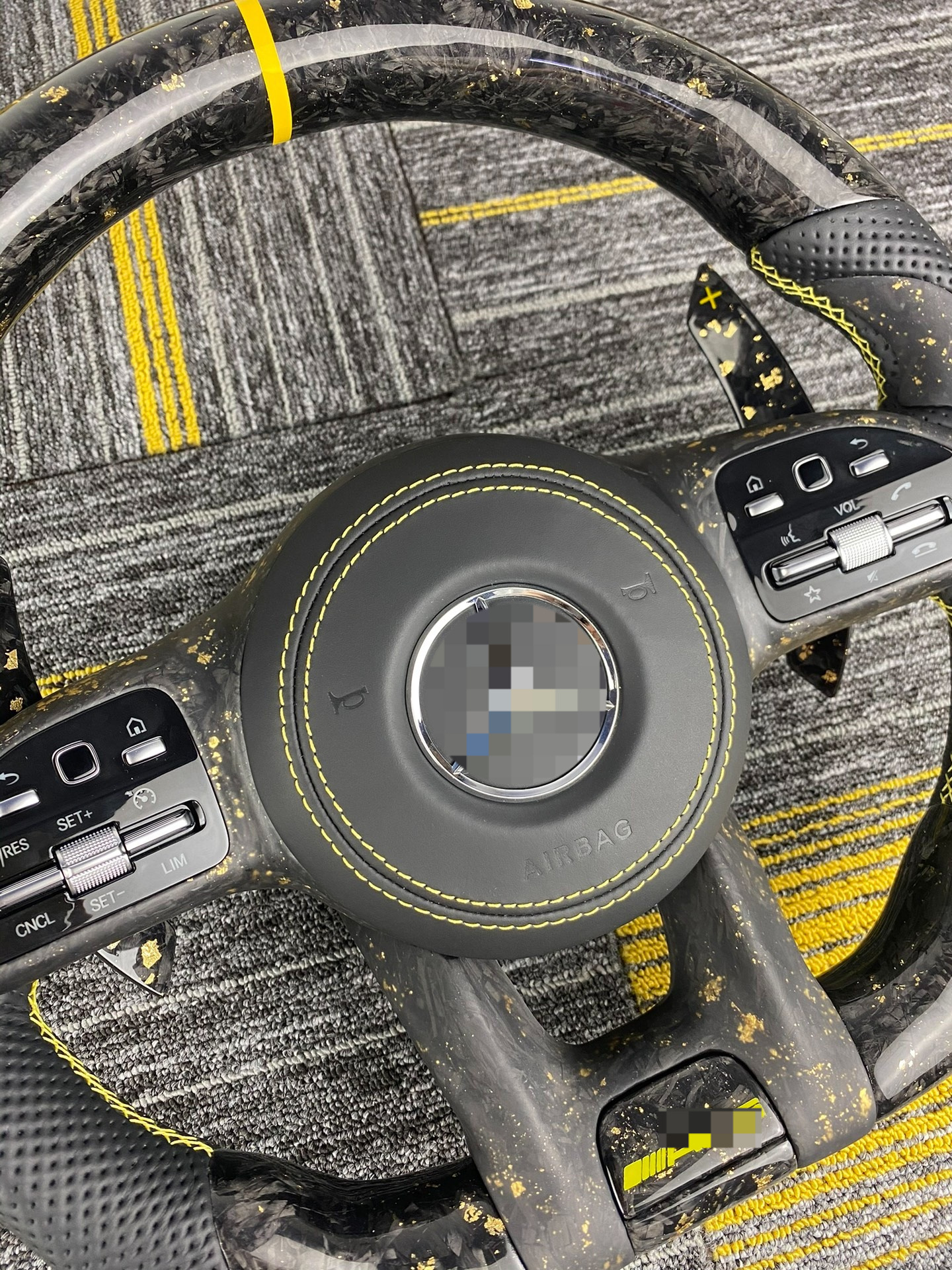 Suitable for Mercedes-Benz W204 W218 W212 GLK207 C-Class R-Class C63 A45 carbon fiber steering wheel