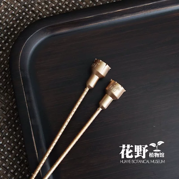 2 golden flower poles