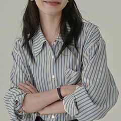 青い氷の湖の百合通勤の長袖のシャツは怠惰です。