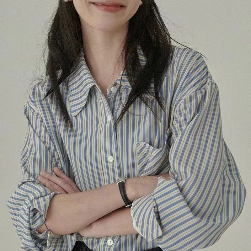 青い氷の湖の百合通勤の長袖のシャツは怠惰です。|undefined