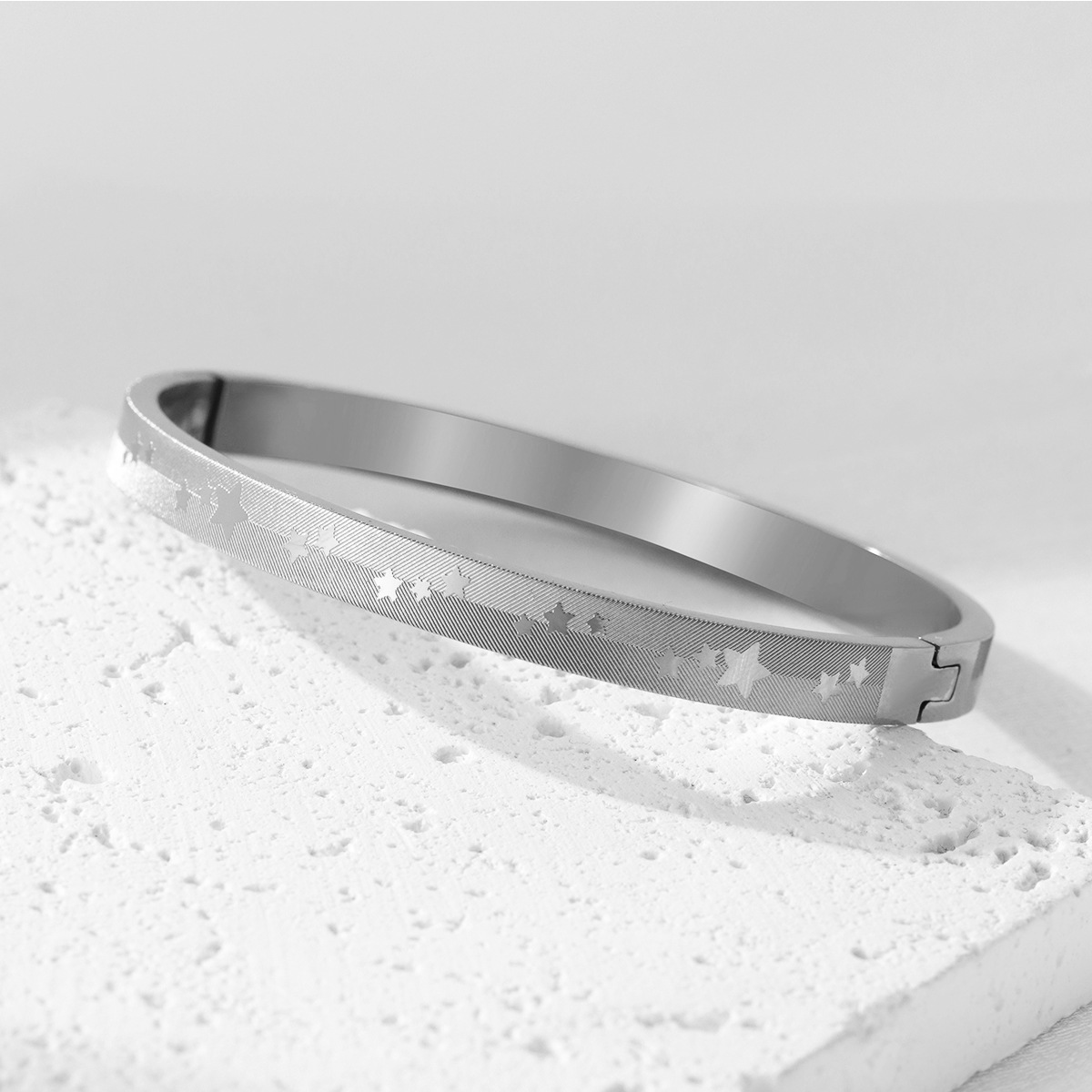 25g Weight Bangle Classification Titanium Steel Chain Material 1 Piece Quantity Holiday, Daily Occasion Titanium Steel Material Star Pattern Women's Gender Plating Design Basic, Classic Style Style Basic Classic Style Star Titanium Steel Bangle In Bulk 4