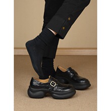 ��Ƥ��~Ӣ����׺�ɫСƤЬһ�ֿ������Ƥ��Ь�ٴ��ɸ�ט���Ь