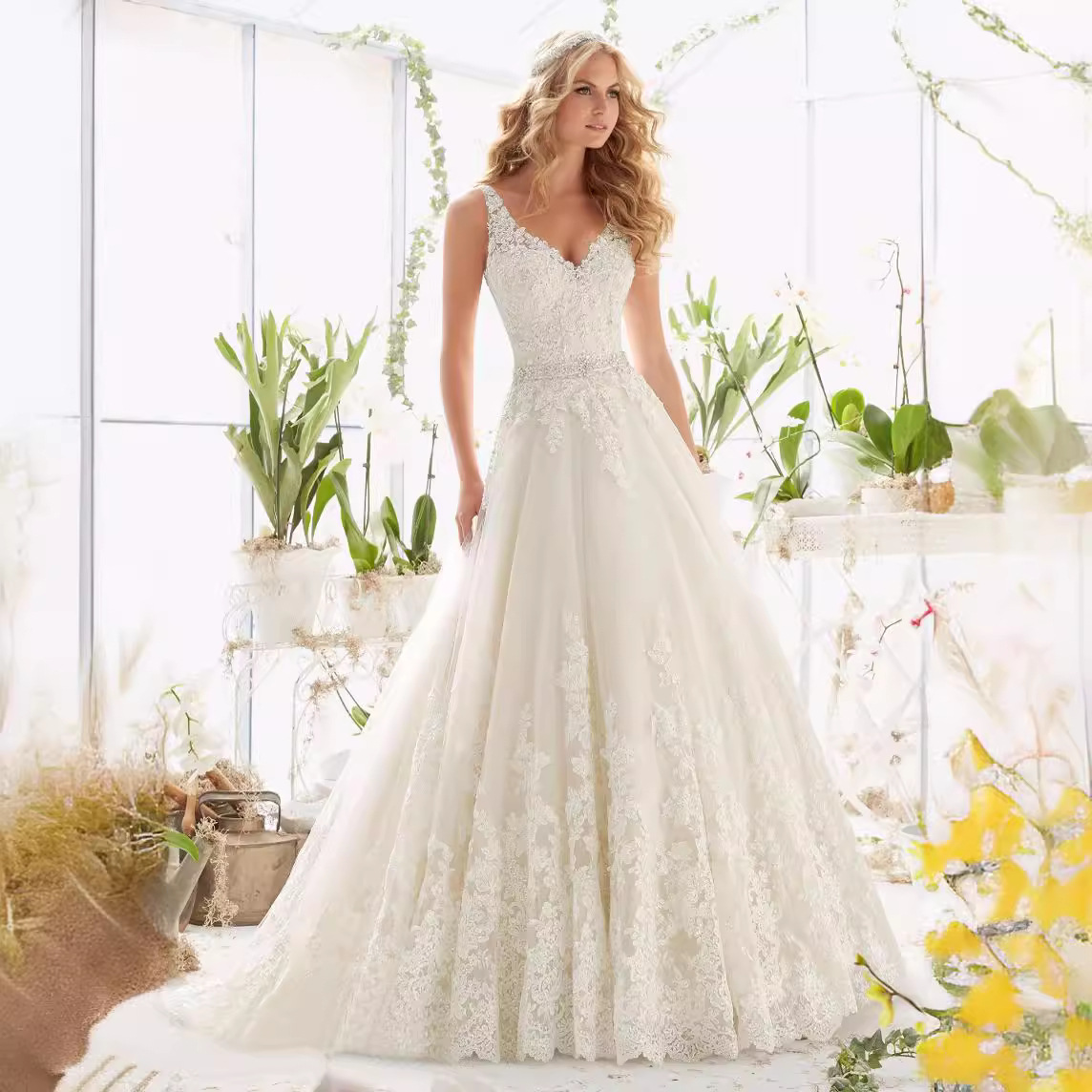 New Wedding Dress Export Trailing Wedding Dress Deep V Large Size Lace Slim Bridal Wedding Dress Slimming Look 2025 Summer