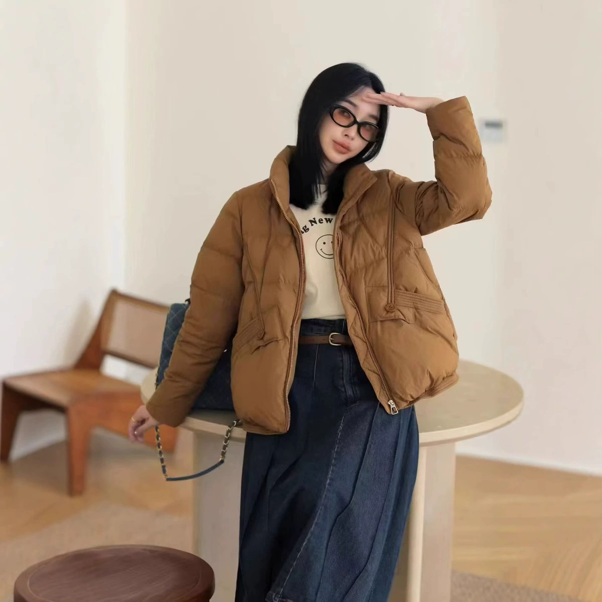 Британский стиль, короткий белый пуховик из утиного пуха, новинка 2025 года, модный, с воротником-стойкой, элегантный, теплый, стеганый, приталенный пальто