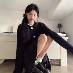 黒の柔らかいモチモチのボタンカーディガンセーター女性秋冬ゆるい学院風デザイン感カジュアルなニットコートが流行している