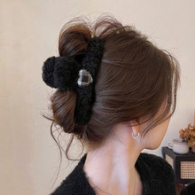 羊羔毛绒抓夹大号爱心秋冬鲨鱼夹高级感发夹女后脑勺2024夹子发饰