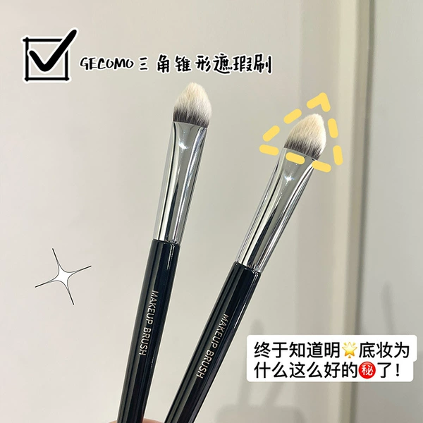 Triangular concealer brush