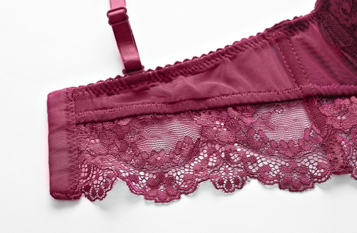 Conjunto de sutiã e calcinha em renda para mulher sexy_voghion.com