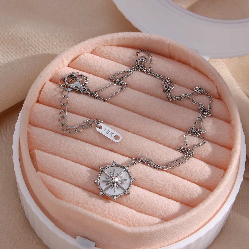 Necklace Image 8