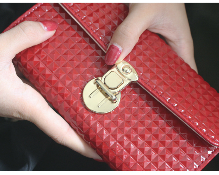 Women's Solid Color Pu Leather Lock Clasp Wallets display picture 3