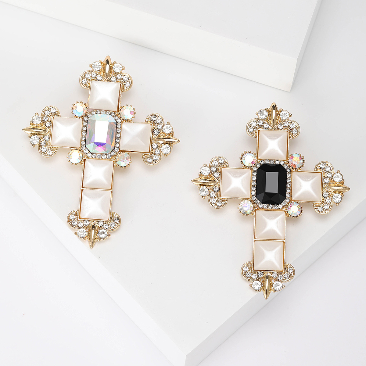 Casual Lady Simple Style Pin Cross Alloy Women's Brooches display picture 2