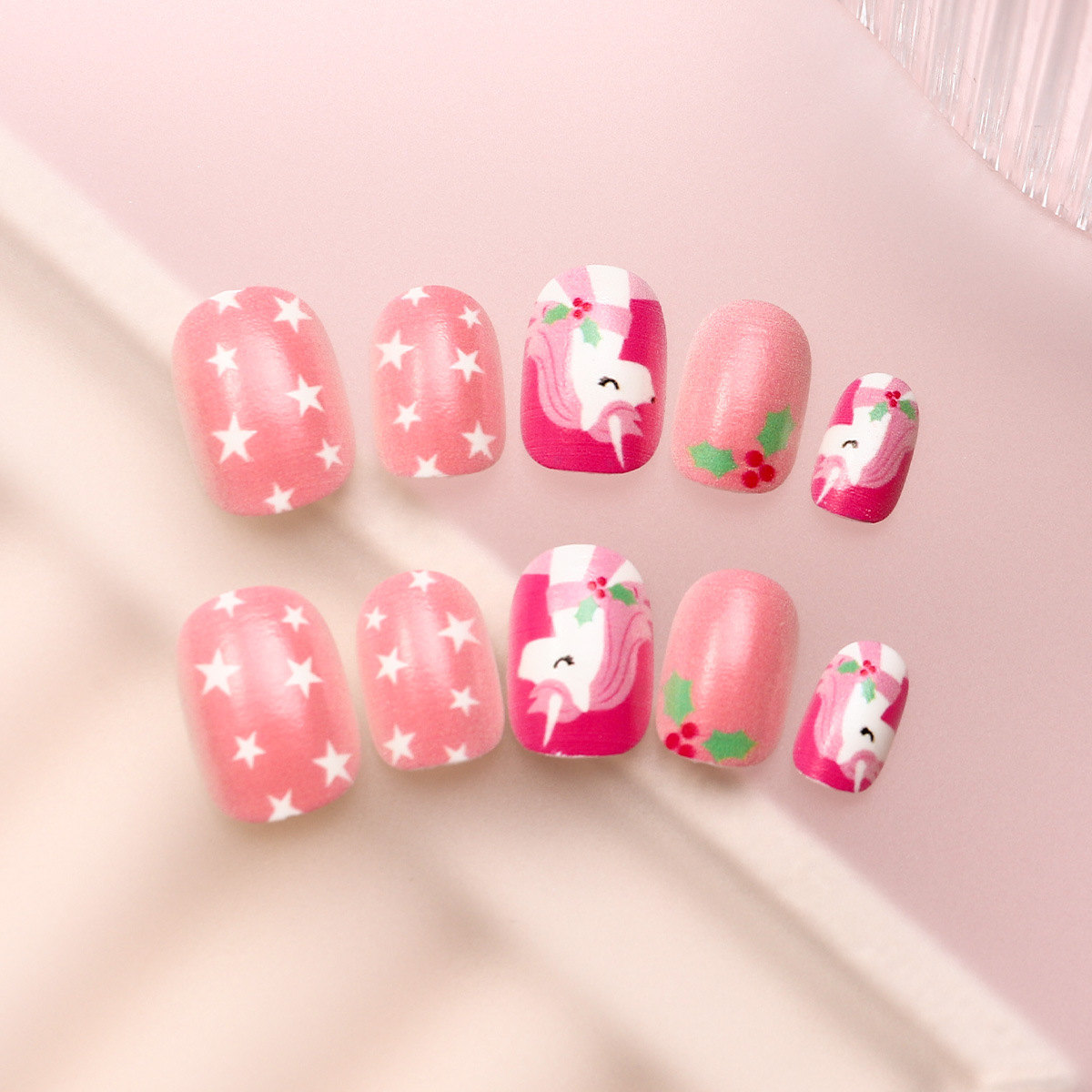 Juego de 24 piezas de uñas postizas para niños con diseño de dibujos animados, desmontables con adhesivo y exquisito diseño.