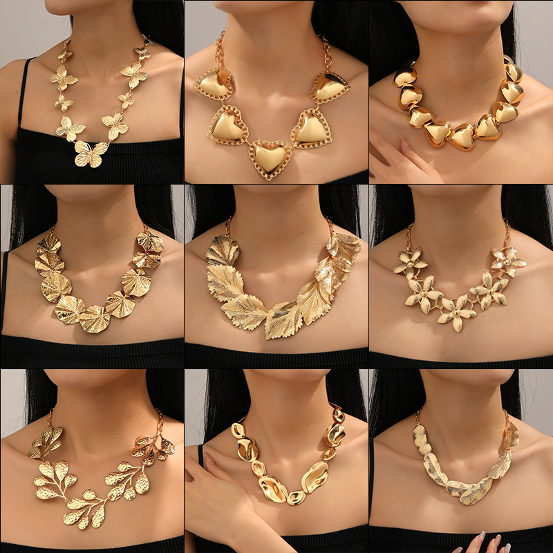 Collar de metal de tendencia europea y americana Collar de estilo de amor tridimensional dorado Collar de venta caliente transfronterizo Fabricante Spot