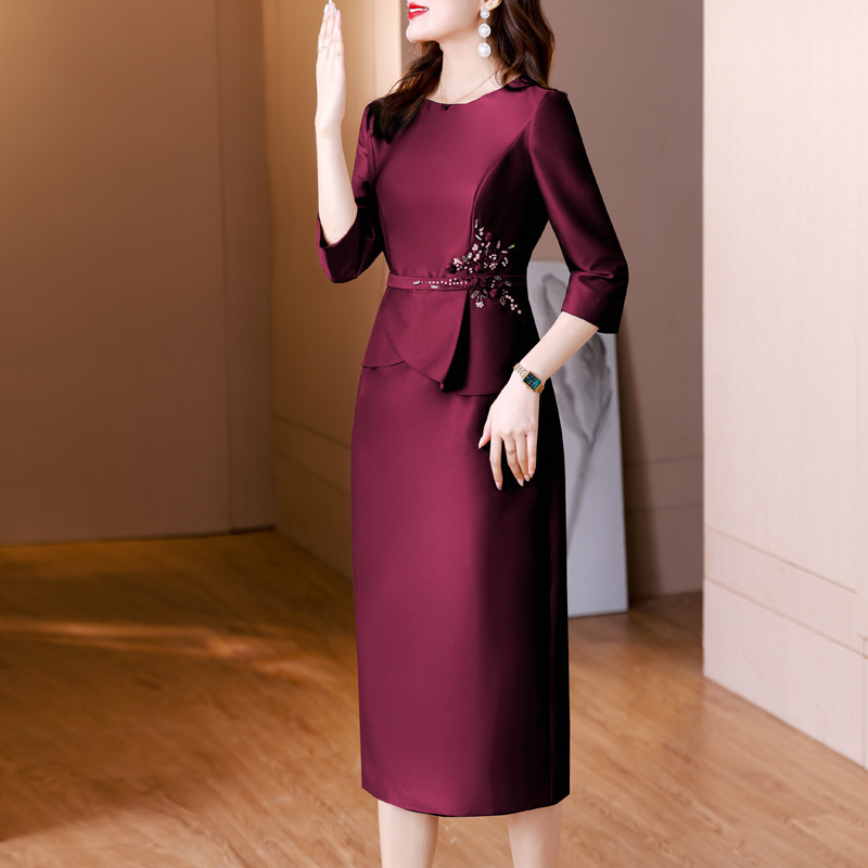 Blx9562 Elegant and Slimming Mid-Length Dress for Mother-In-Law, with Beading and Rhinestones, Suitable for Wedding Banquets Blx9562 Elegant and Slimming Mid-Length Dress for Mother-In-Law, with Beading and Rhinestones, Suitable for Wedding Banquets