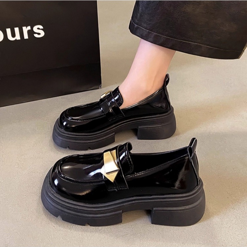 여성을 위한 두꺼운 밑창의 다용도 작은 가죽 신발 2025 새로운 가을 영국 스타일 슬립온 신발 게으른 통근 로퍼