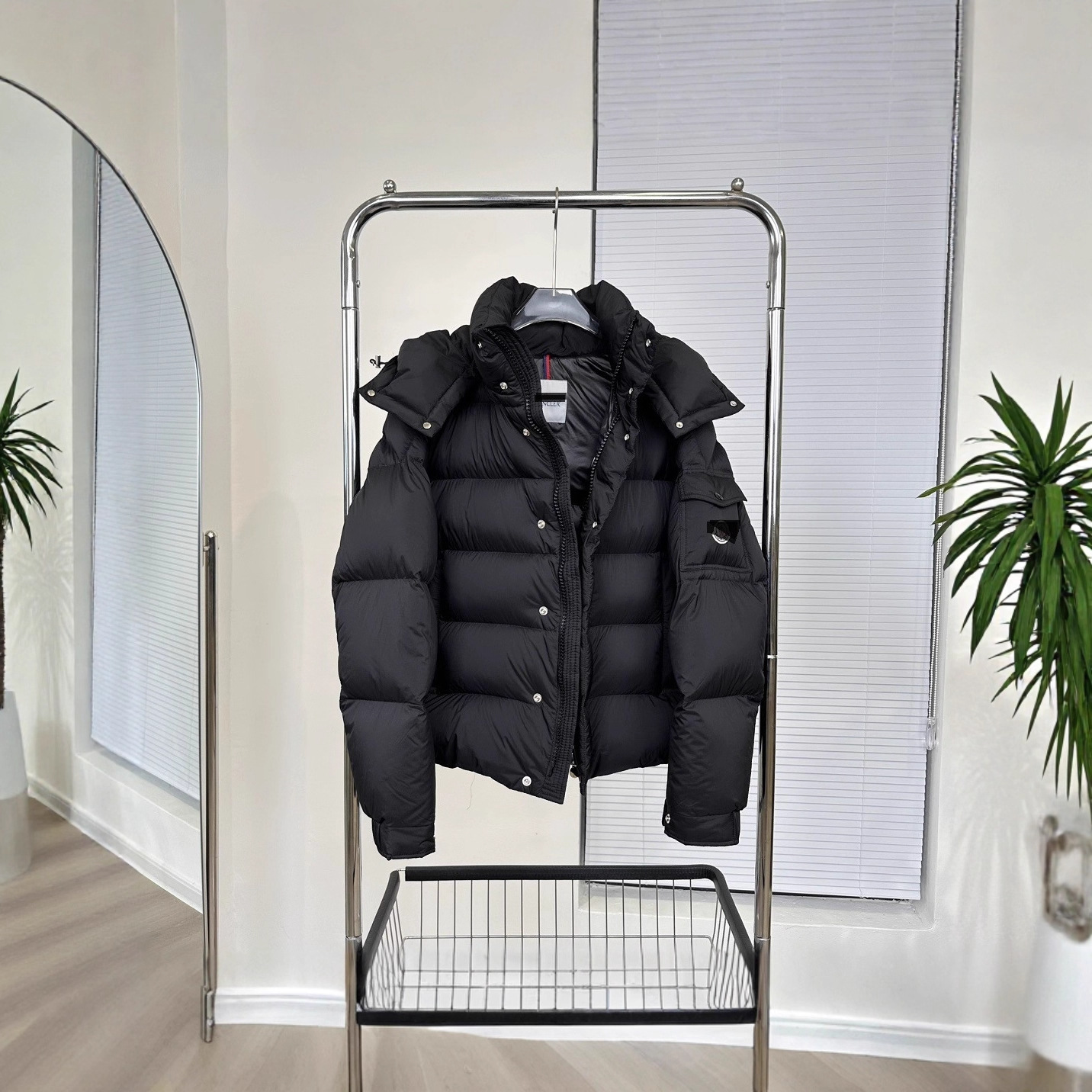 Exclusive stock, original label, Montgomery classic matte Mayan short parka, 90% white duck down jacket, unisex.