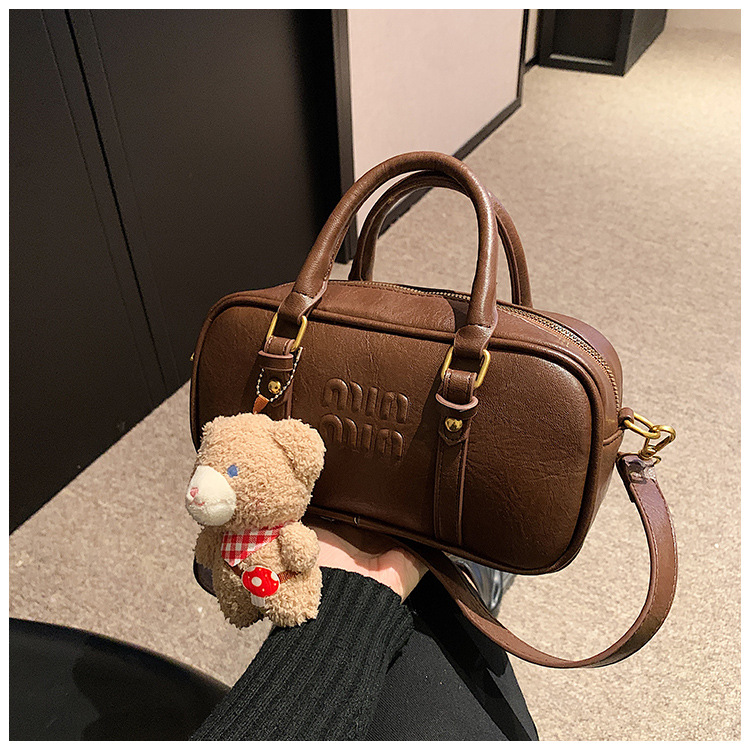 Cross-border hand-held bowling bag for women in autumn and winter 2025, new retro commuter pillow bag, large capacity crossbody bag undefined