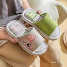 �H�ӿ�ͨ�ӼҾӵذ�����Ů��������҃�һ�����ڃ�ͯ���鲼��Ь��